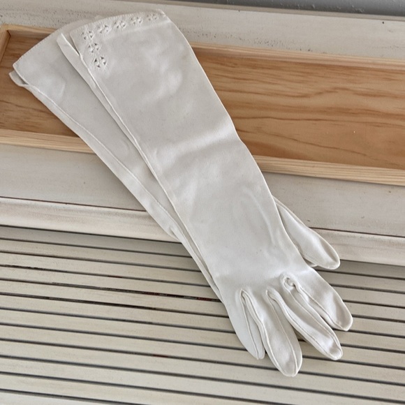Old Hollywood Glamor Womens Classic Vintage White Spring Easter Church Gloves - Picture 2 of 8